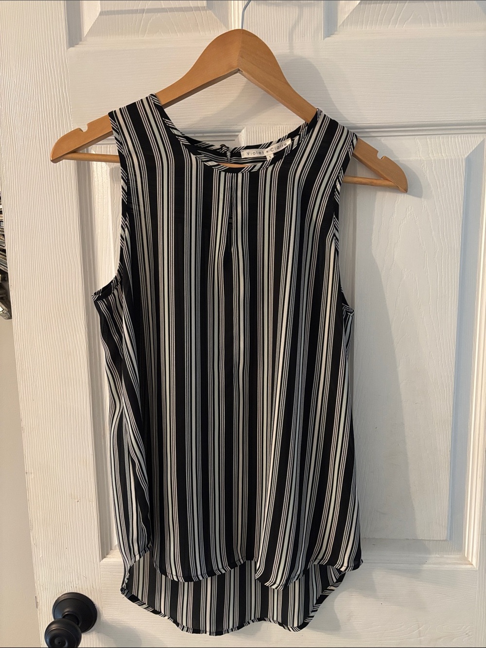 Vince Camuto Black & White Sleeveless Top